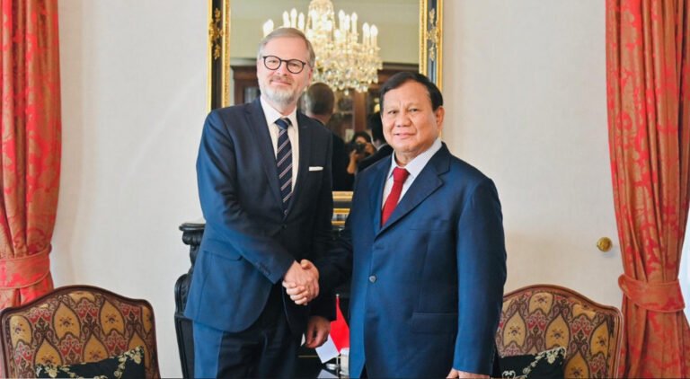Presiden Prabowo Terima Kunjungan PM Ceko Petr Fiala Saat Transit di Praha Menuju Rusia