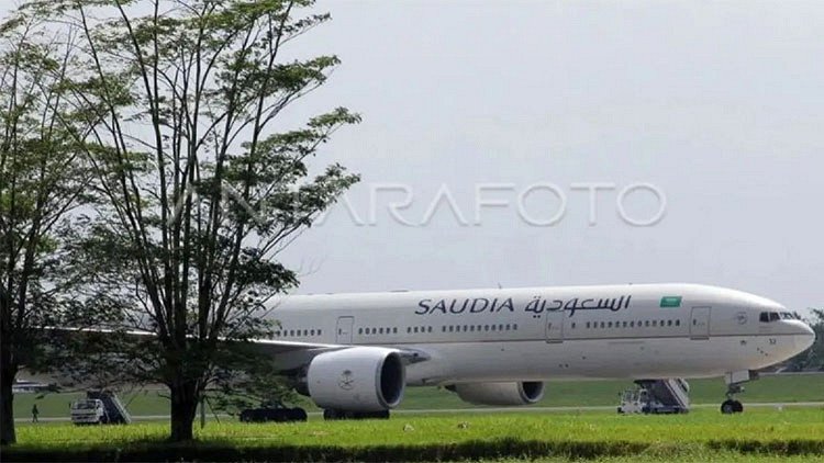 Diteror Bom, Pesawat Saudi Airlines Bawa Jemaah Haji Indonesia Mendarat Darurat di Medan