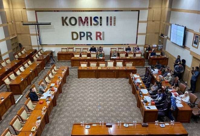 Komisi III DPR Bahas Perpanjangan Masa Jabatan Anggota DPRD, MK Dinilai Langgar Konstitusi, Putusannya Tidak Perlu Dilaksanakan
