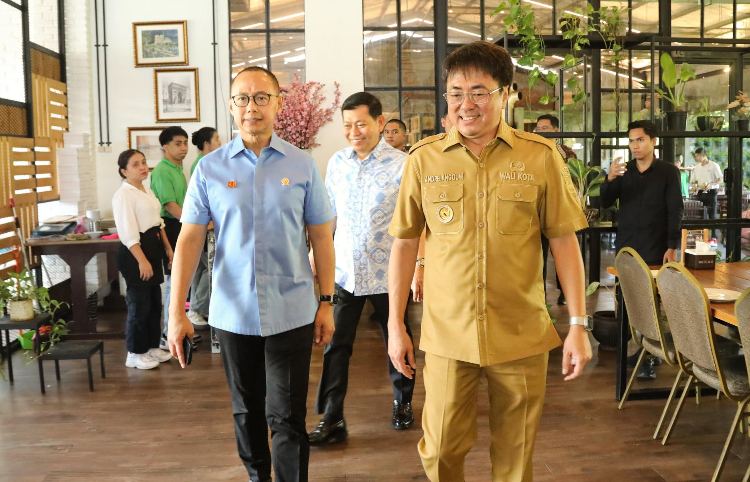 Lanjutkan Program Pembangkit Sampah Energi Listrik, Eddy Soeparno Temui Wagub Sulut dan Walikota Manado