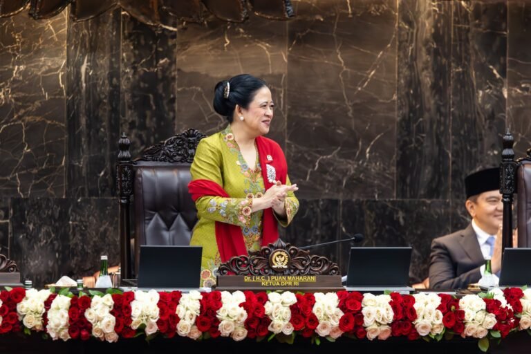Sidang Bersama DPR-DPD: Puan Kenakan Kebaya Berselendang Merah Simbol Semangat Anti-Penjajahan