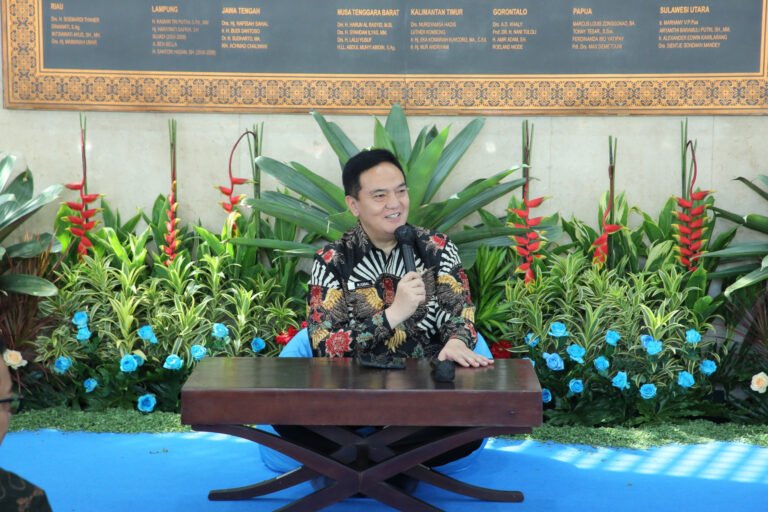 Sekjen DPD RI Ajak Masyarakat Bertumbuh dalam Wawasan dan Empati Lewat Buku