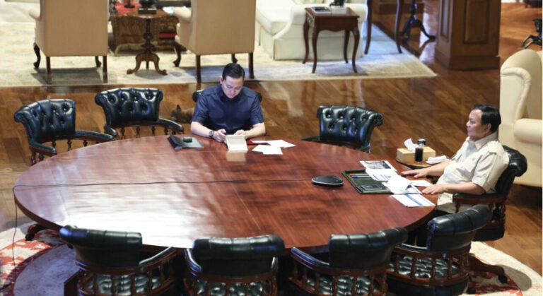 Apresiasi Penurunan Luas Area Kebakaran, Prabowo Pimpin Rapat Terbatas Bahas Penanganan Karhutla