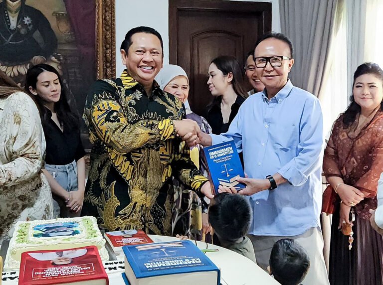 Bamsoet Launching Buku Baru Urgensi Amandemen ke-5 dan Evaluasi Demokrasi Nomor Piro Wani Piro