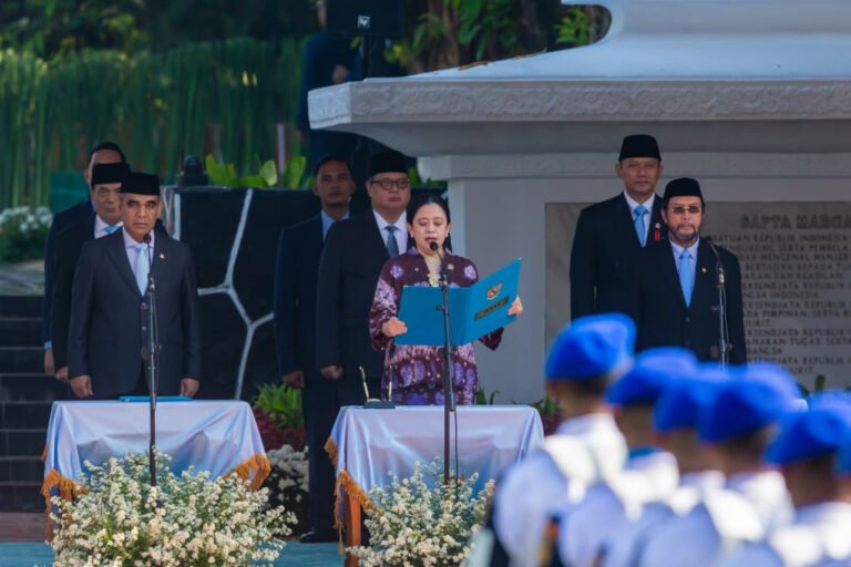 Puan Pimpin Pembacaan Ikrar Peringatan Hari Kesaktian Pancasila di Lubang Buaya
