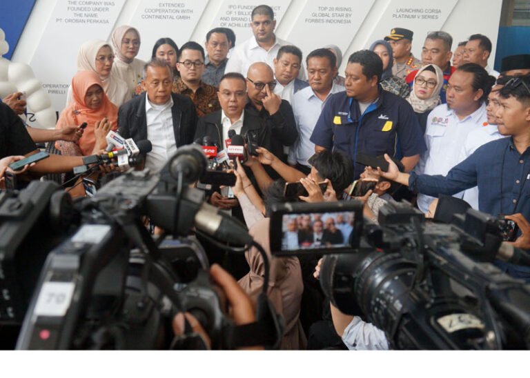 Respons PHK Massal, DPR RI Meminta Proses PHK Dihentikan dan Karyawan Kembali Bekerja