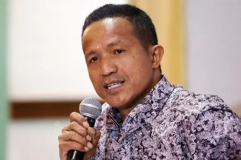 Formappi Minta DPR Segera Berhentikan Sementara Satori dan Heri Gunawan