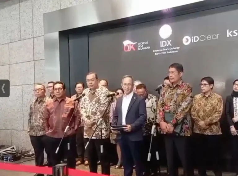 Ketua OJK Mahendra Siregar dkk Susul Dirut BEI Iman Rachman Mundur