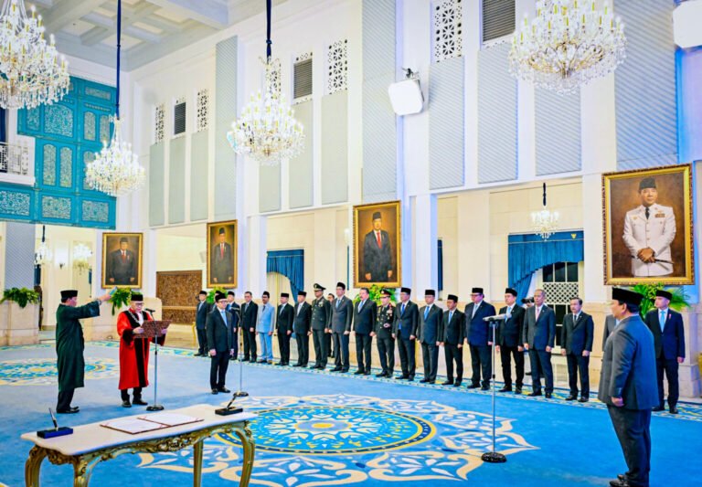 Prabowo Lantik Adies Kadir sebagai Hakim Konstitusi