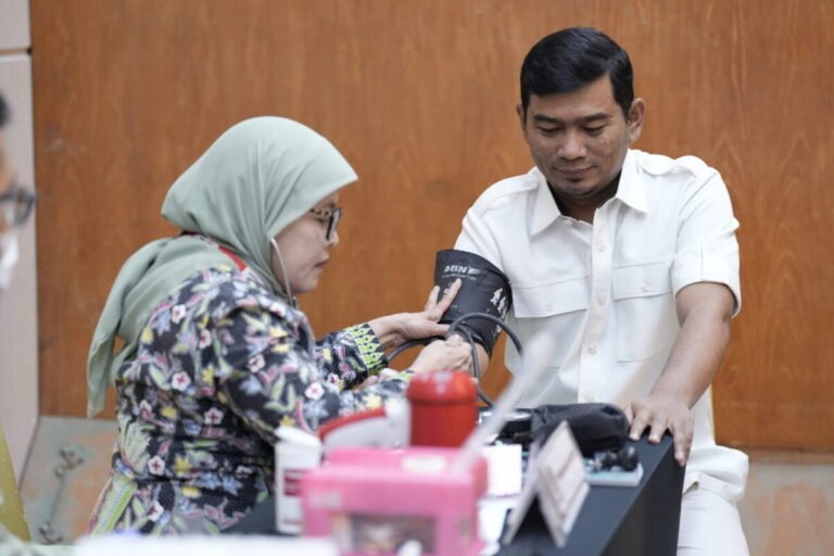 Rayakan HUT ke-18, Fraksi Partai Gerindra Gelar Aksi Sosial Donor Darah di DPR