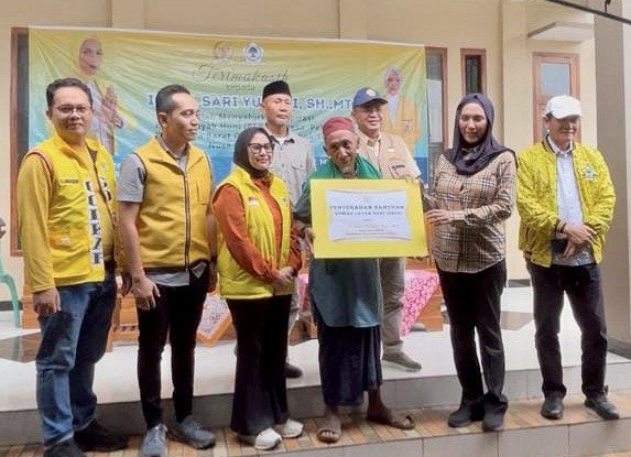 Sari Yulianti Salurkan Bantuan Stimulan Perumahan Swadaya di Lombok