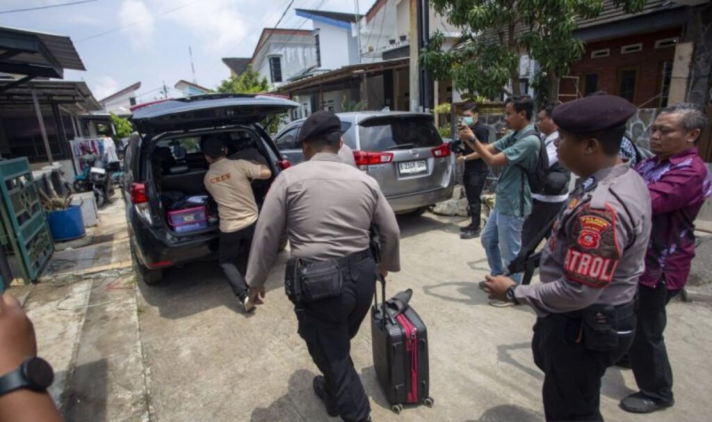 KPK Geledah Rumah Ono Surono di Bandung-Indramayu, Sita Uang Ratusan Juta dan Bawa Dua Kopor