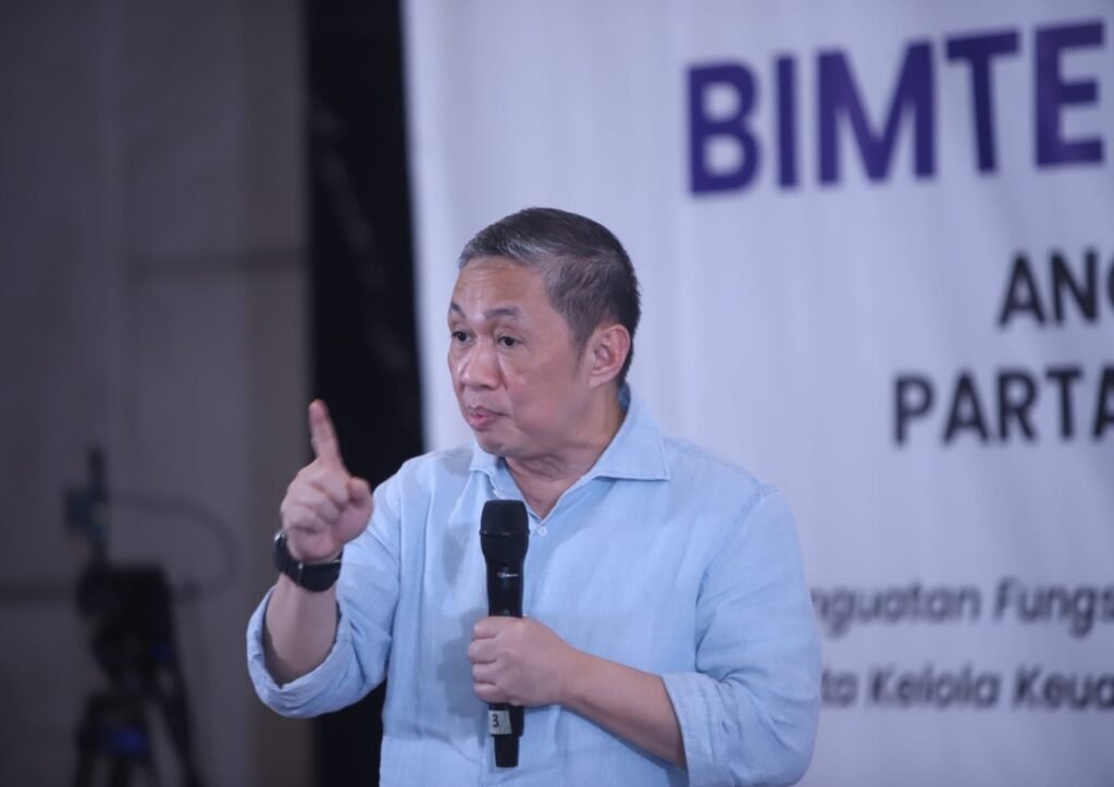 Pemimpin adalah Orang yang Mampu mengubah Persepsi Publik, Bukan Hanya Ikuti Arus