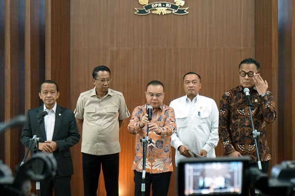 Pimpinan DPR Rapat Koordinasi Strategis dengan Pemerintah, Bahas Percepatan Pertumbuhan Ekonomi Nasional dan Perbaiki Tata Kelola Ekspor