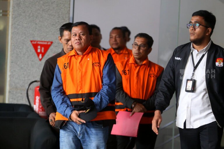 KPK Tetapkan Bupati Kuansing Kasus Suap Pengisian Jabatan Perangkat Daerah