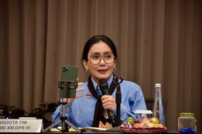 Viral Anak Tangisi Jenazah Ayahnya Diduga Mencuri Ayam di Tabanan, Rieke: Main Hakim Sendiri Bukan Budaya Bali