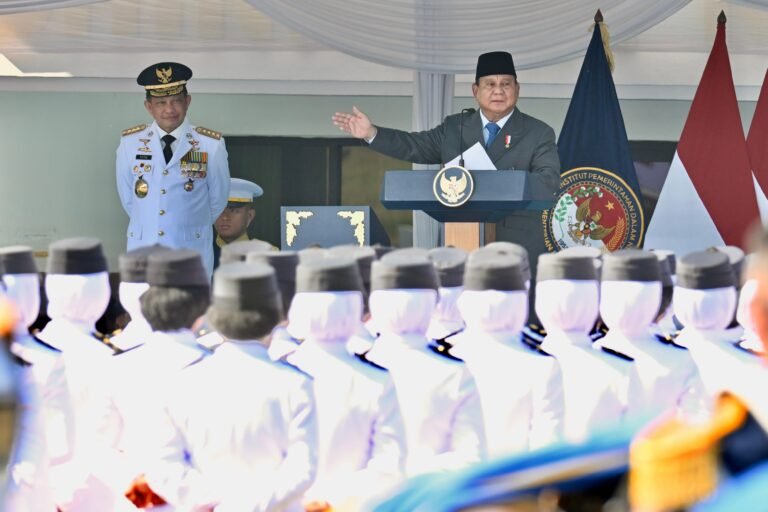 Prabowo: Pamong Praja Muda IPDN Harus Utamakan Kepentingan Rakyat
