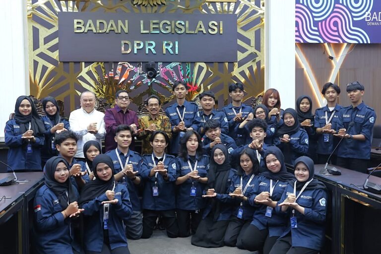 Terima Mahasiswa Poltekesos Bandung, Baleg DPR Kenalkan Mekanisme Legislasi