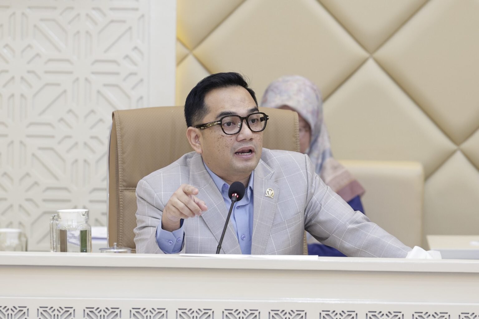 Komisi II DPR Minta APBN Topang Gaji PPPK Daerah Defisit