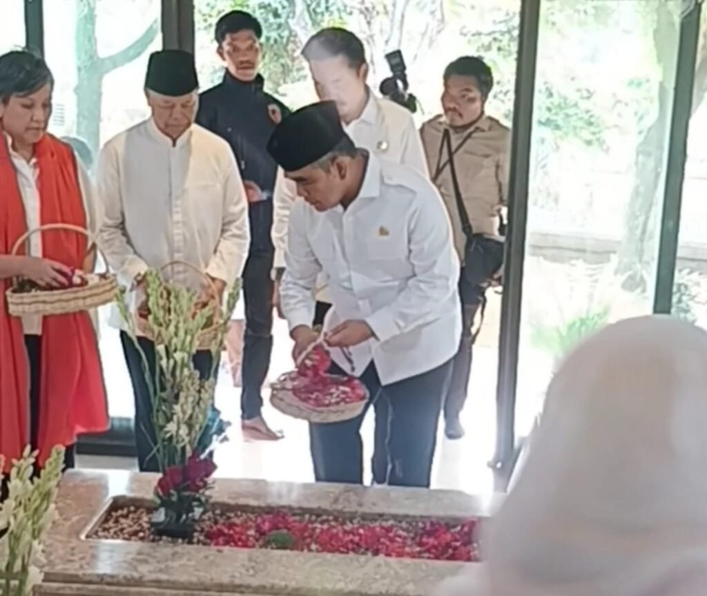Ziarah ke Makam Proklamator Mohammad Hatta, Ahmad Muzani: Penghormatan Pimpinan MPR atas Jasa dan Pemikiran Bung Hatta