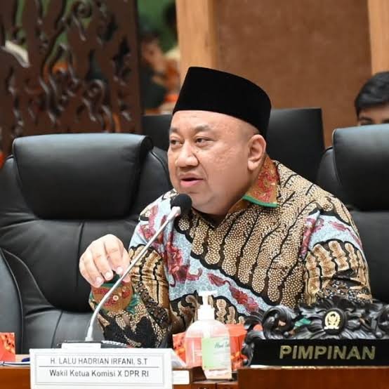 Lalu : Gaji Dan Tunjangan Guru Harus Dinaikkan