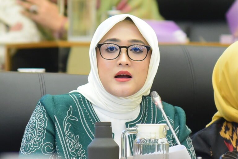 DPR Mendesak Pemerintah Segera Tangani Karhutla di Bromo Hingga Kalteng