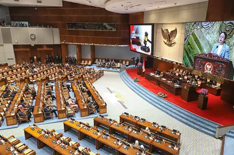 Rapat Paripurna DPR Sahkan RUU Reftroma Agraria Dan 15 Kabupaten Kota
