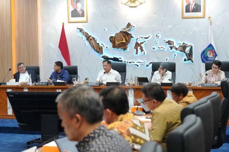 Mendagri-Menteri PKP Bahas Rencana Pembangunan 2.200 Rumah di Papua Pegunungan dan Produksi Genteng di Jawa Barat