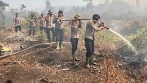 Polri Kerahkan Brimob dari Berbagai Daerah Bantu Padamkan Karhutla