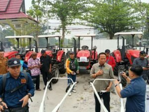 Bambang Purwanto Dukung Ketahanan Pangan, Salurkan 170 Alsintan Di Kabupaten Kotawaringin Barat