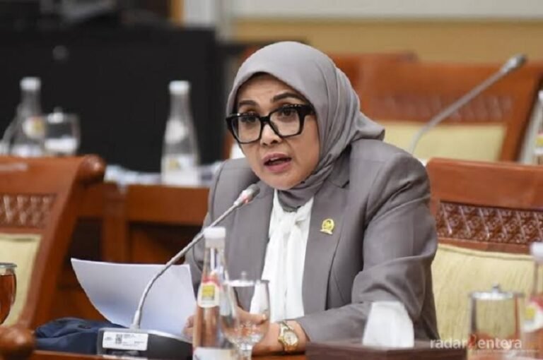 Komisi VI DPR Minta Pertamina Evaluasi Distribusi Terkait Antrian BBM Di Riau