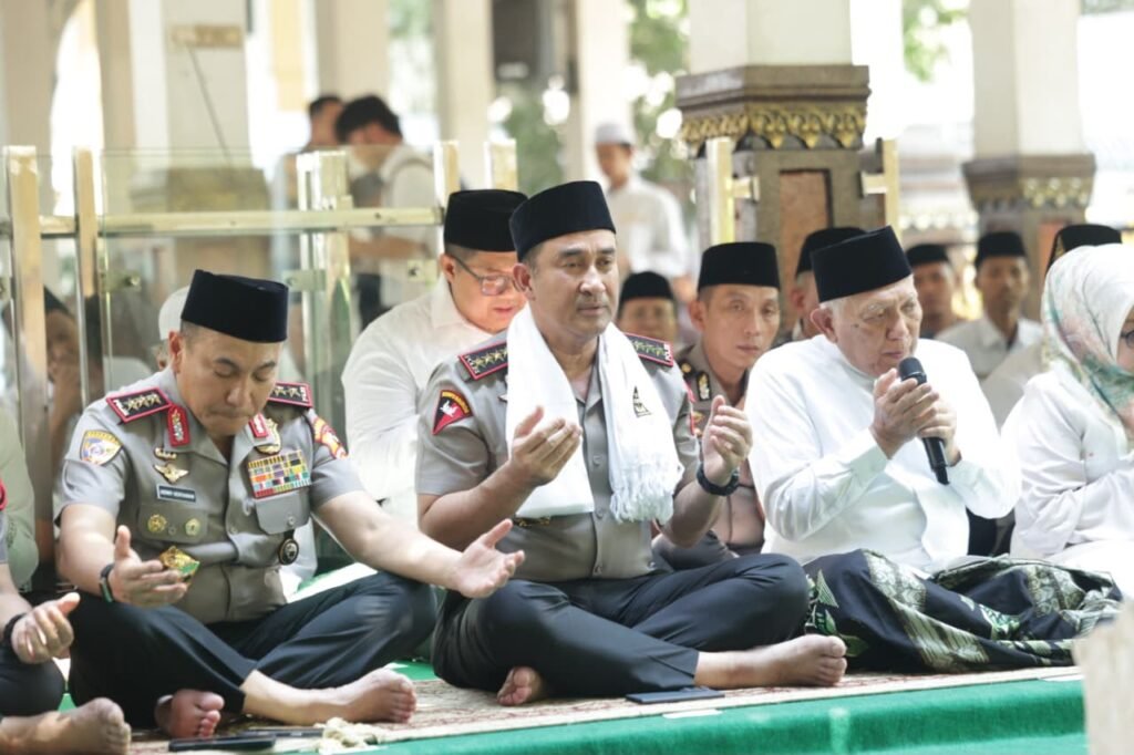 Kapolri Doa Bersama Para Ulama Dan Kyai se-Jawa Timur Perkuat Sinergi