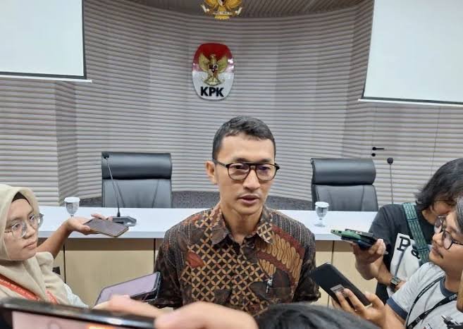 KPK Geledah Kantor BNPB Sita Uang , Perhiasan Dan Mobil