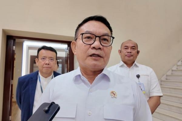 Menko Polkam Ungkap Alasan Karhutla Belum Status Bencana Nasional